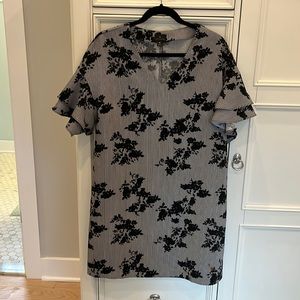 Worthington Paisley Flowered Dress.   Size medium.